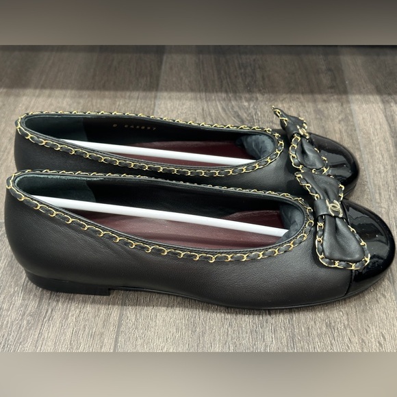 $1.5K 2024 CHANEL CC LOGO BOW BLACK LEATHER GOLD CHAIN BALLET FLATS SIZE 37.5 - Picture 5 of 16